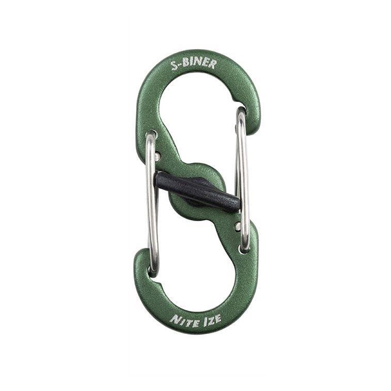 A picture of Der Sicherheitskarabiner S-Biner MicroLock von Nite Ize aus den USA ist ein kompakter Doppelkarabiner der sich ideal zur sicheren Befestigung von Tiermarken eignet. Dank der patentierten MicroLock-Technologie lassen sich beide Riegel durch einen einfachen Drehmechanismus verschließen, wodurch ein unbeabsichtigtes Öffnen verhindert wird. Mit seinem leichten, aber robusten Design sorgt er für maximale Sicherheit und Langlebigkeit bei euren Abenteuern!