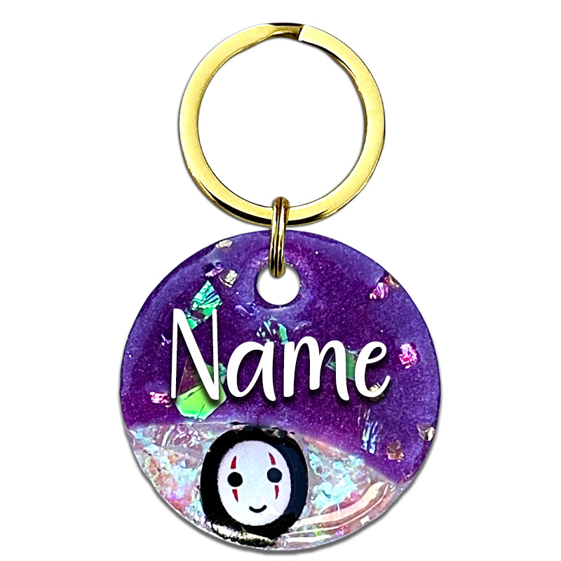 A picture of Die perfekte Marke für alle, die Japan und Anime lieben! Ein stylisches Split-Design aus glänzendem lila Perlpigment, einem klaren Bereich mit einer kleinen Figur und funkelnden Highlights aus lila und pinken Glitzersteinen sowie Aurora Flakes.