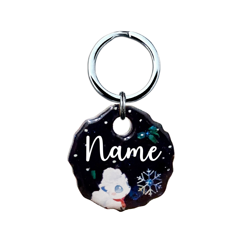 A picture of Möchtest du, dass die Marke deines Haustiers genau die Farben hat, die auch in seinem Halsband oder Geschirr vorkommen? Schicke mir einfach ein Foto deiner Accessoires über Instagram und ich erstelle dir eine Marke, die perfekt zu eurem Look passt. Und wenn du möchtest, gehe ich noch einen Schritt weiter: wenn auf deinem Halsband oder Geschirr ein bestimmtes Muster abgebildet ist, kann ich auch dazu ein passendes Design erstellen.